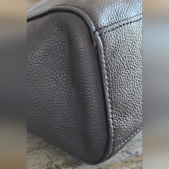 Coach Turn-Lock Chain Leather Tote Bag 2022 - Picture 11 of 16